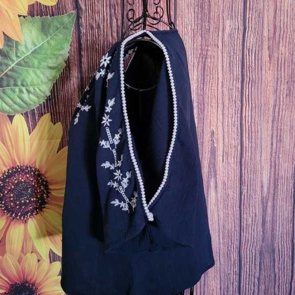 Hollister Cold Shoulder Top - Picture 2 of 5